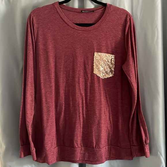 Red long-sleeve top w/ gold pocket detailing - Picture 1 of 3